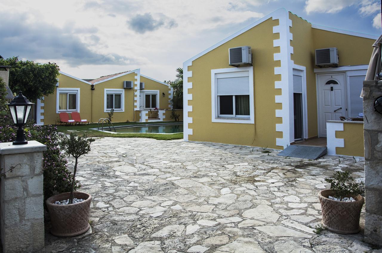 Plakalona Apartments Exopoli Luaran gambar